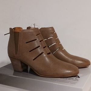 Aquatalia Freida Sport Calf booties size 7.5 NWT